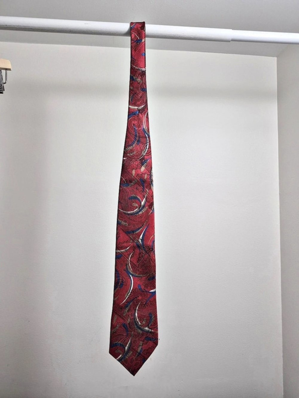 David Crystal Paisley Tie in Red & Blue